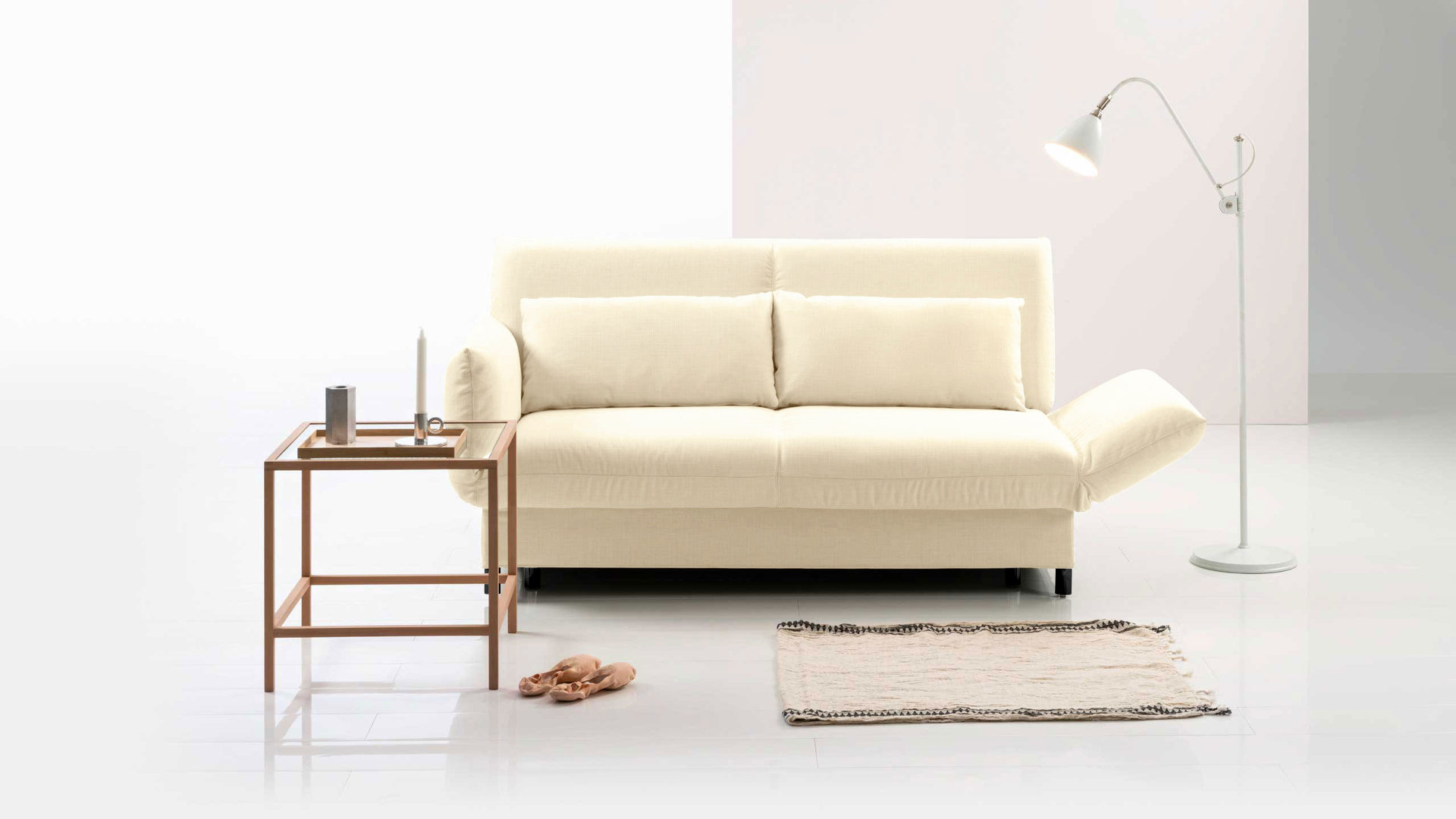 Schlafsofa Brühl aus Holz Leder in Weiß CAMP 2B Bettsofa Schlafsofa wollweißer Lederbezug & schwarze Holzfüße - Stellfläche ca. 173-218 x 83 x 106 cm