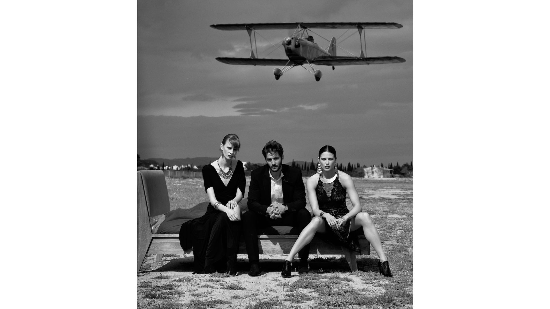 Bild Möbelforever aus Holz Glas in Schwarz Weiß ADRENALIN - Bild Foto im Passepartout-Rahmen ca. 88 x 96 cm