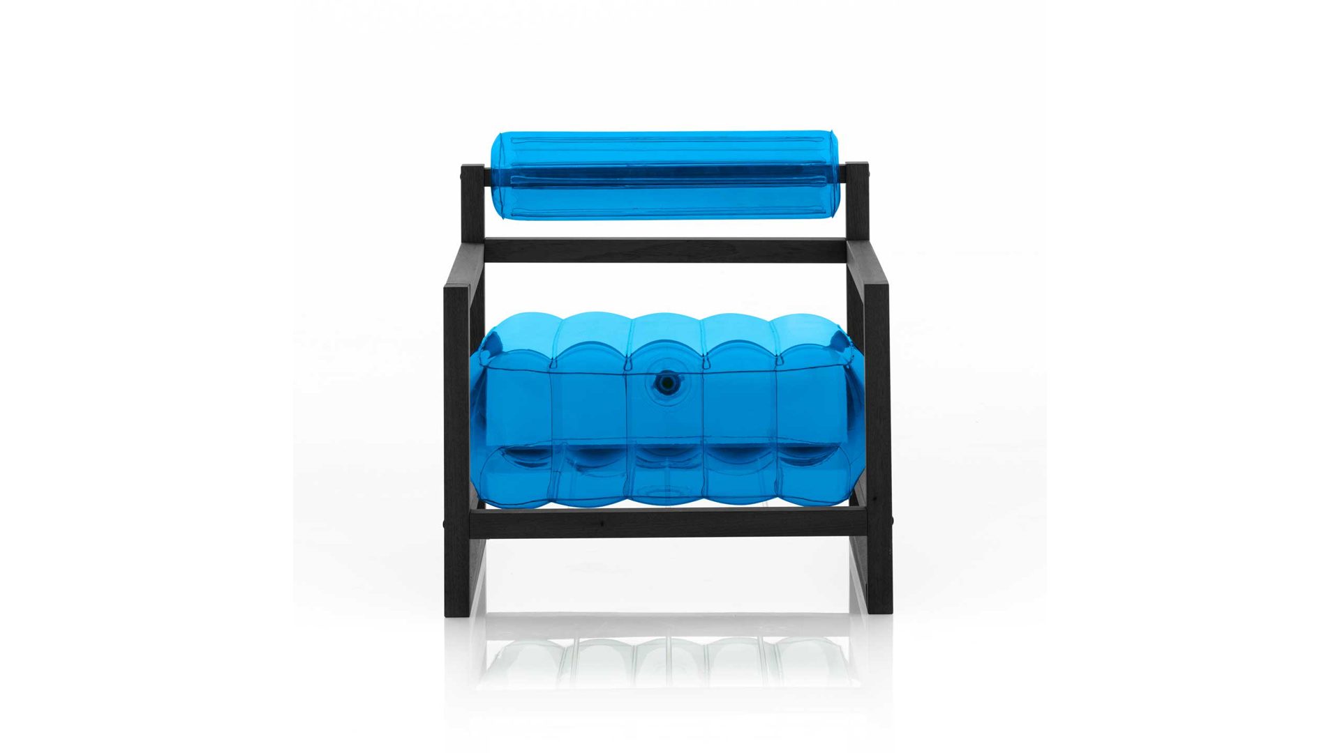 Sessel Mojow design aus Kunststoff Holz in Blau Yoko Eko Design-Sessel Polster transparent blau, Gestell Holz schwarz