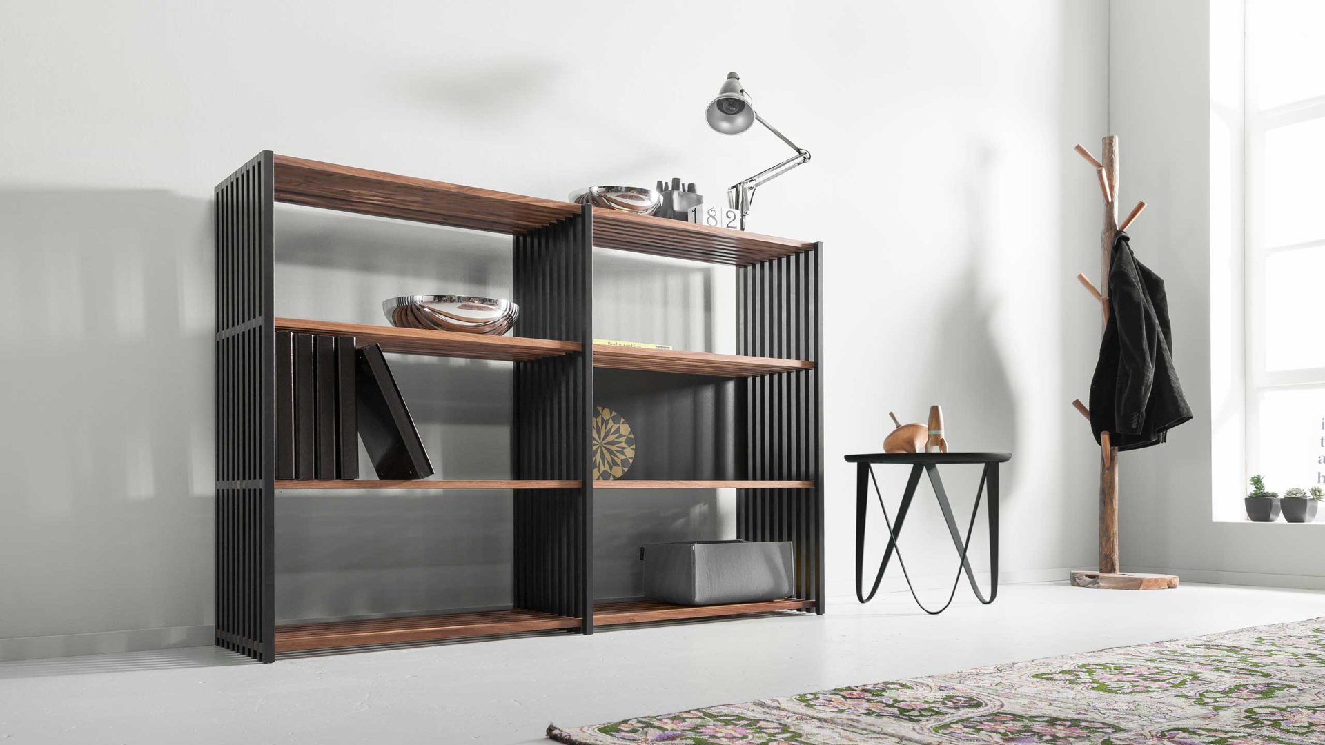 Regal Joval gmbh aus Holz in Schwarz Faltbares Highboard, Regalsystem Rebar 3.3 Nussbaum, Rückwand schwarz, Seidenmatt lackiert, mit 6 Fächern