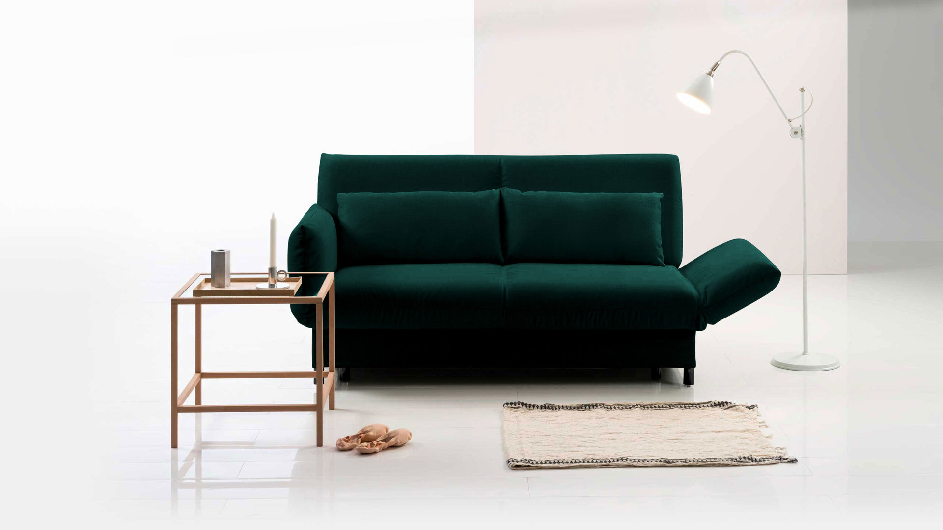 Schlafsofa Brühl aus Stoff in Dunkelgrün CAMP 2B Bettsofa Schlafsofa smaragdgrüner Stoffbezug & schwarze Holzfüße - Stellfläche ca. 173-218 x 83 x 106 cm