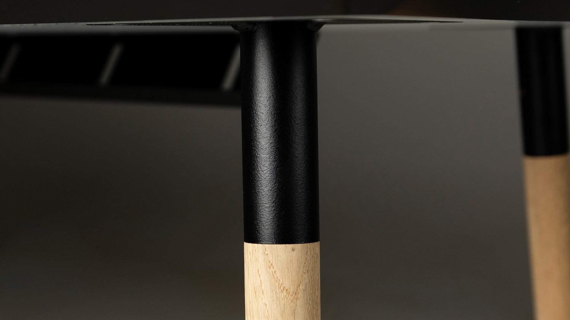 Tisch Vario aus Metall Holz in Schwarz Holzfarben Esstisch Arbeitstisch Haimish 160 x 75 x 80 cm Platte schwarz supermatt, Beine Stahl schwarz - eiche massiv